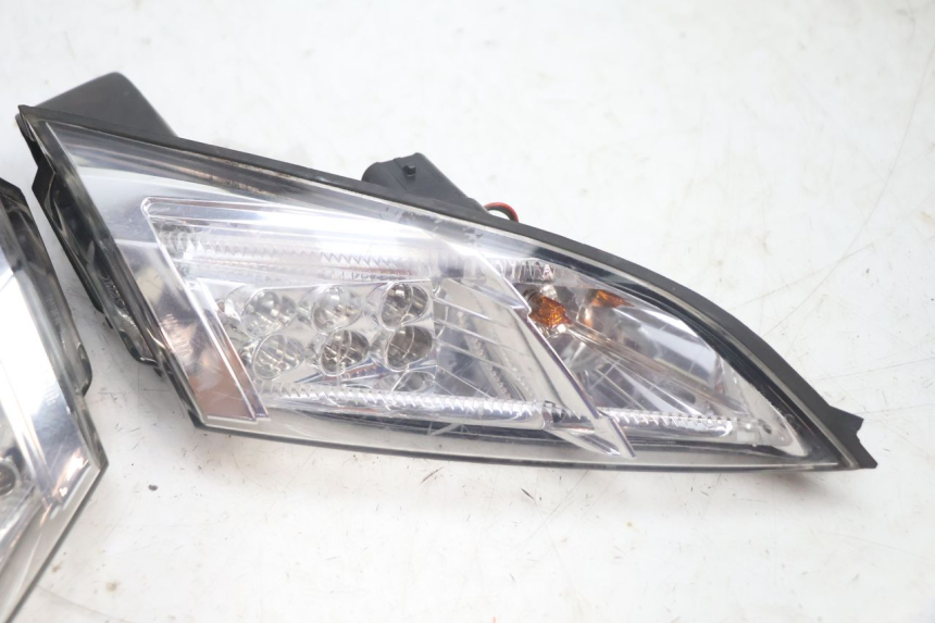 photo de LUZ TRASERA PEUGEOT SATELIS 125 (2013 - 2018) - Primer plano técnico