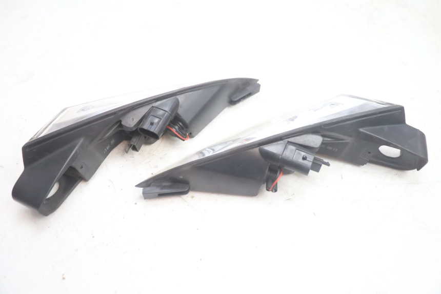 photo de LUZ TRASERA PEUGEOT SATELIS 125 (2013 - 2018) - Estado de la superficie y material