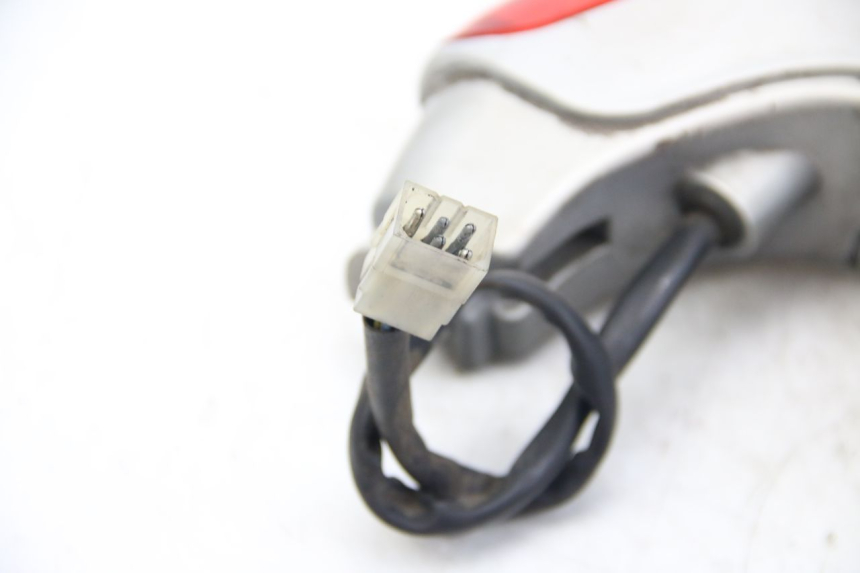 photo de LUZ TRASERA APRILIA SCARABEO 4T 50 (2009 - 2017) - Detalles de los puntos de fijación