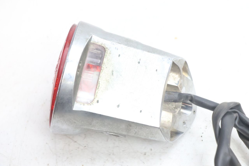photo de LUZ TRASERA APRILIA SCARABEO GT 125 (1999 - 2007) - Detalles de los puntos de fijación