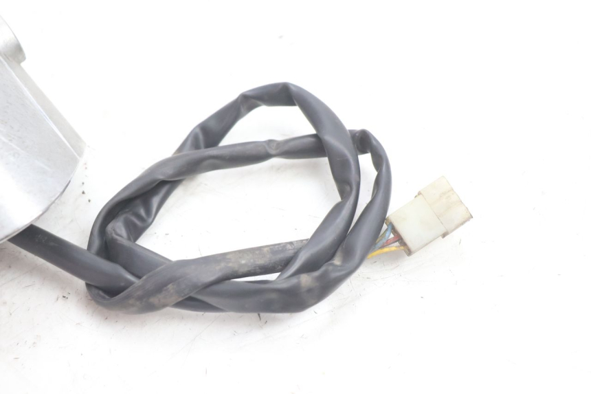 photo de LUZ TRASERA APRILIA SCARABEO GT 125 (1999 - 2007) - Estado de la superficie y material