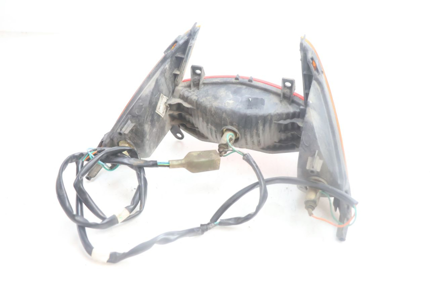 photo de LUZ TRASERA HONDA SCV LEAD 100 (2003 - 2007) - Primer plano técnico