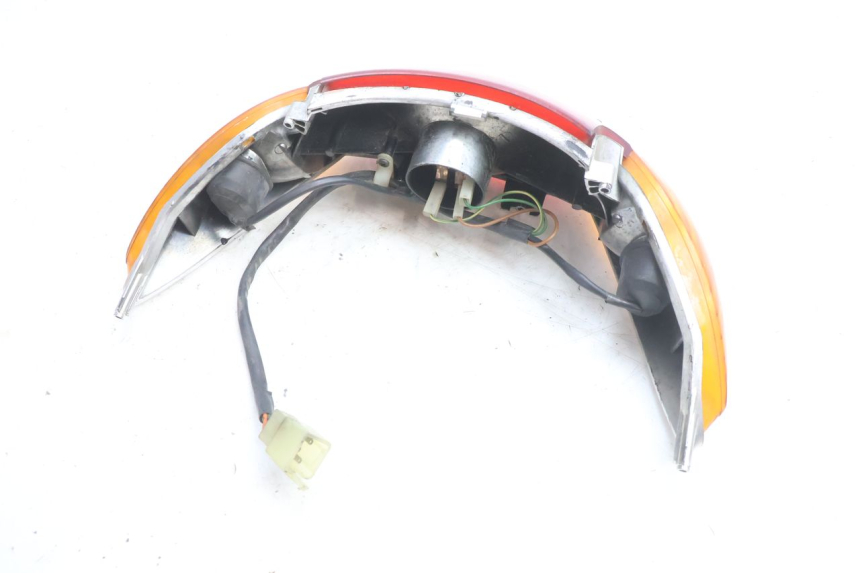 photo de LUZ TRASERA HONDA SH 125 (2001 - 2003) - Detalles de los puntos de fijación