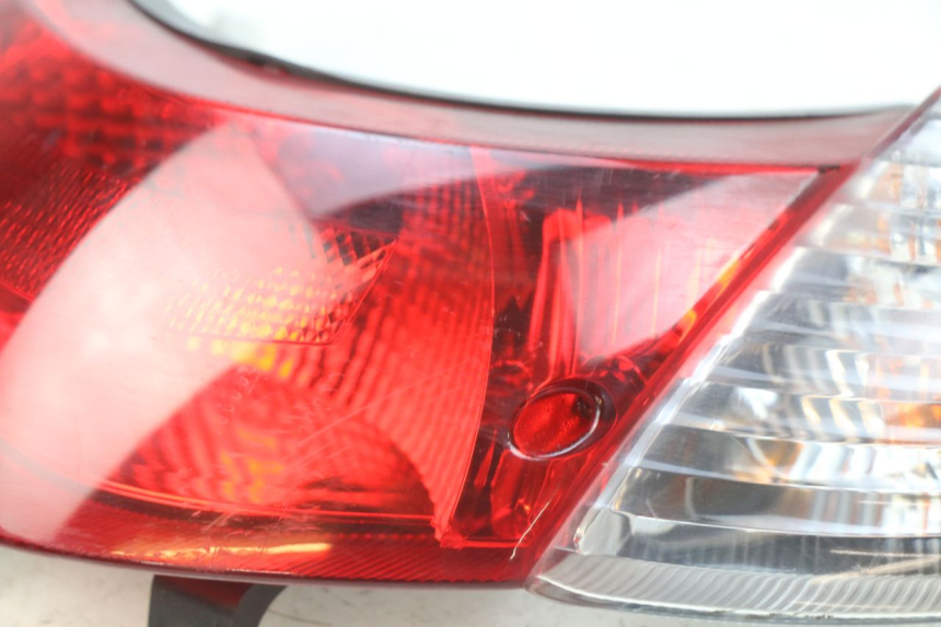 photo de LUZ TRASERA SUZUKI SIXTEEN 125 (2008 - 2010) - Zoom estado de uso