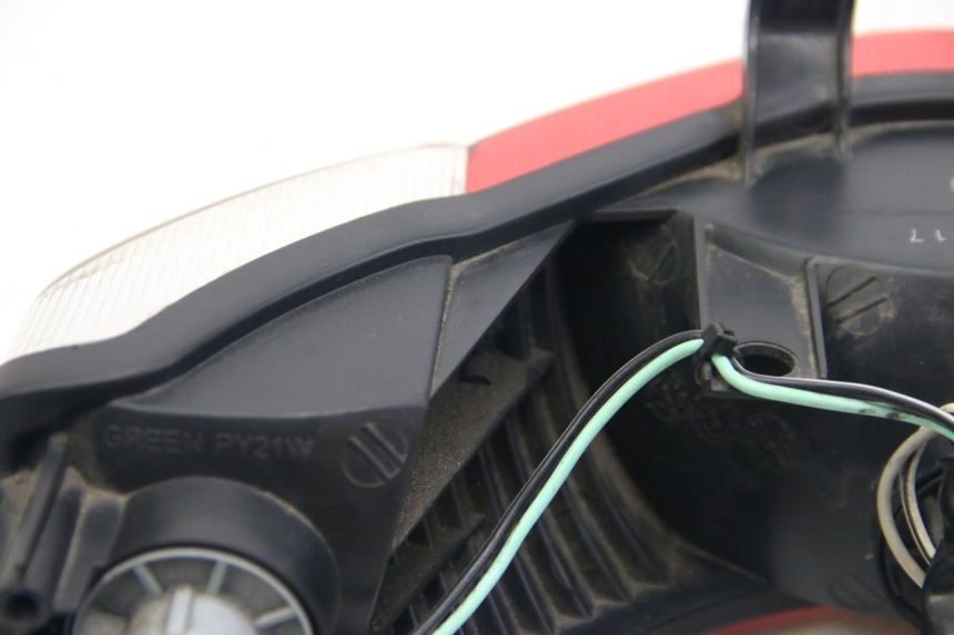 photo de LUZ TRASERA SUZUKI SIXTEEN 125 (2008 - 2010) - Características distintivas