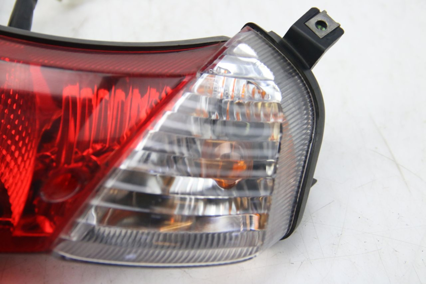 photo de LUZ TRASERA SUZUKI SIXTEEN 125 (2008 - 2010) - Otra perspectiva