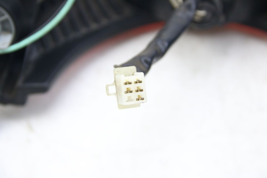 photo de LUZ TRASERA SUZUKI SIXTEEN 125 (2008 - 2010) - Recambio usado revisado