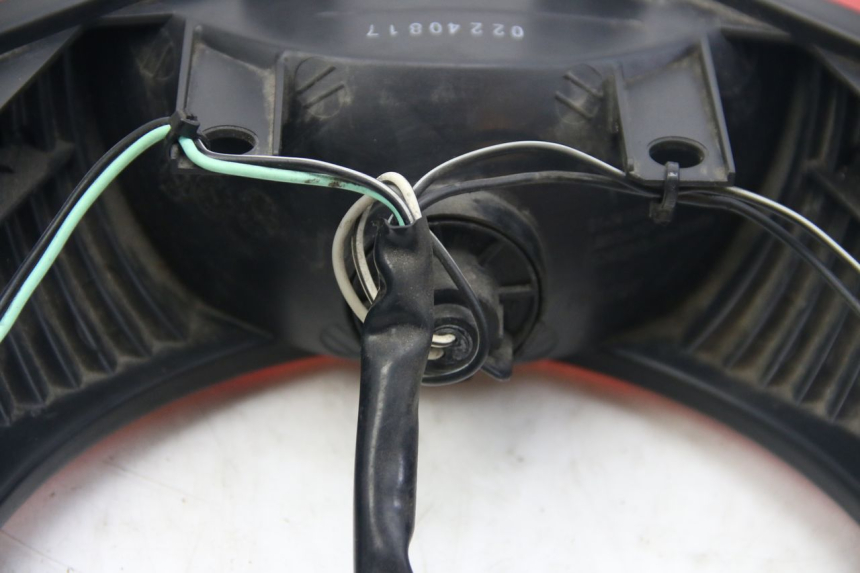 photo de LUZ TRASERA SUZUKI SIXTEEN 125 (2008 - 2010) - Marcados y referencias originales