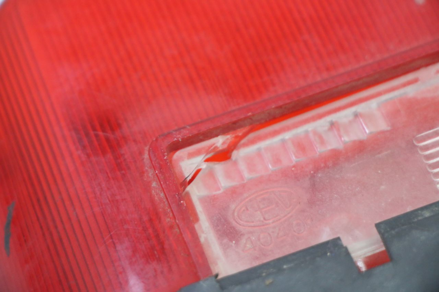 photo de LUZ TRASERA TRIUMPH SPRINT 900 (1995 - 1998) - Detalles de los puntos de fijación