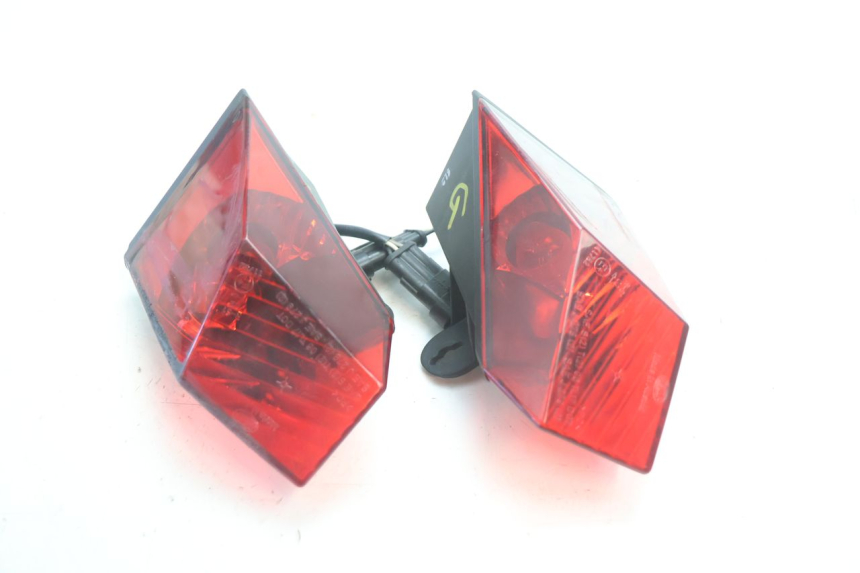 photo de LUZ TRASERA CAN-AM SPYDER RS 1000 (2008 - 2012) - Detalles de los puntos de fijación
