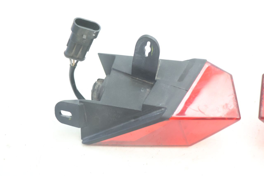 photo de LUZ TRASERA CAN-AM SPYDER RS 1000 (2008 - 2012) - Marcados y referencias originales