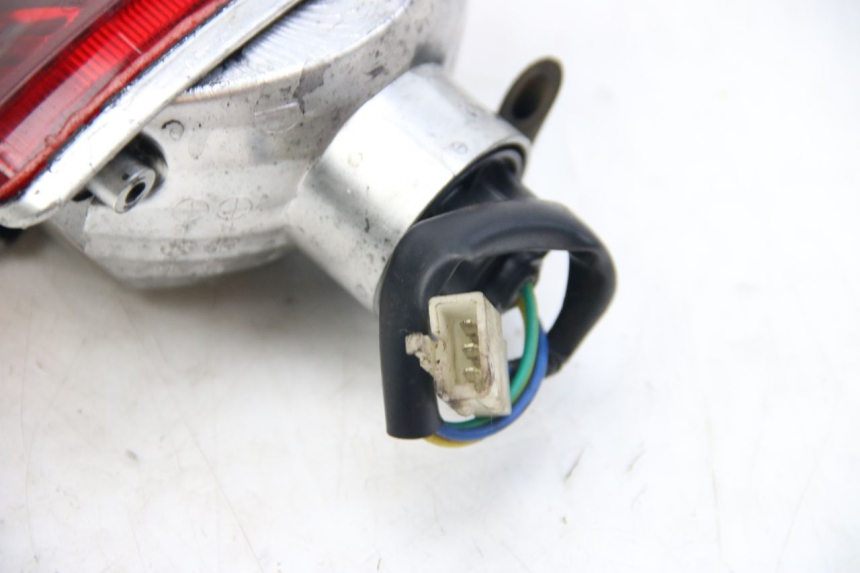 photo de LUZ TRASERA APRILIA SR 2T 50 (2012 - 2017) - Detalles de los puntos de fijación