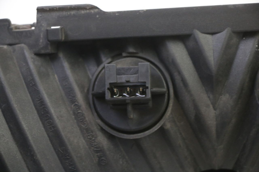 photo de LUZ TRASERA HONDA ST PAN EUROPEAN 1300 (2002 - 2013) - Detalles de los puntos de fijación