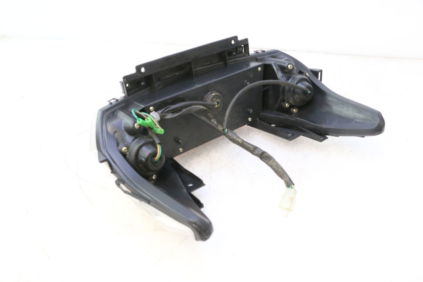 photo de LUZ TRASERA RAZZO STEED 125 (2012 - 2018) - Detalles de los puntos de fijación