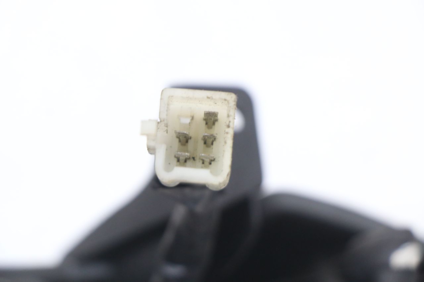 photo de LUZ TRASERA PEUGEOT STREETZONE I 2T 50 (2018 - 2020) - Estado de la superficie y material