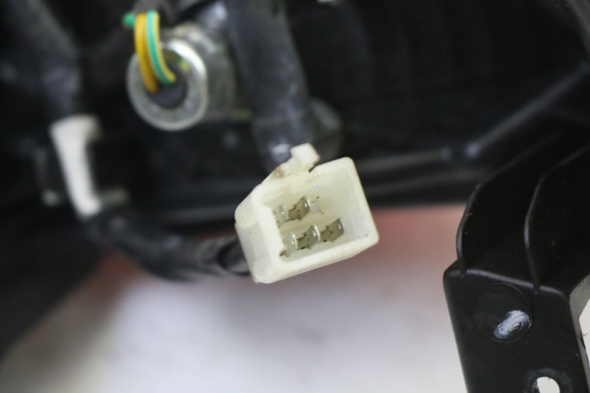 photo de LUZ TRASERA PEUGEOT STREETZONE I 2T 50 (2018 - 2020) - Recambio usado revisado