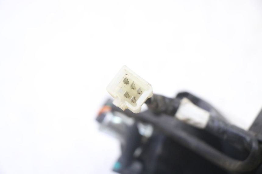 photo de LUZ TRASERA PEUGEOT STREETZONE I NAKED 2T 50 (2018 - 2020) - Detalles de los puntos de fijación