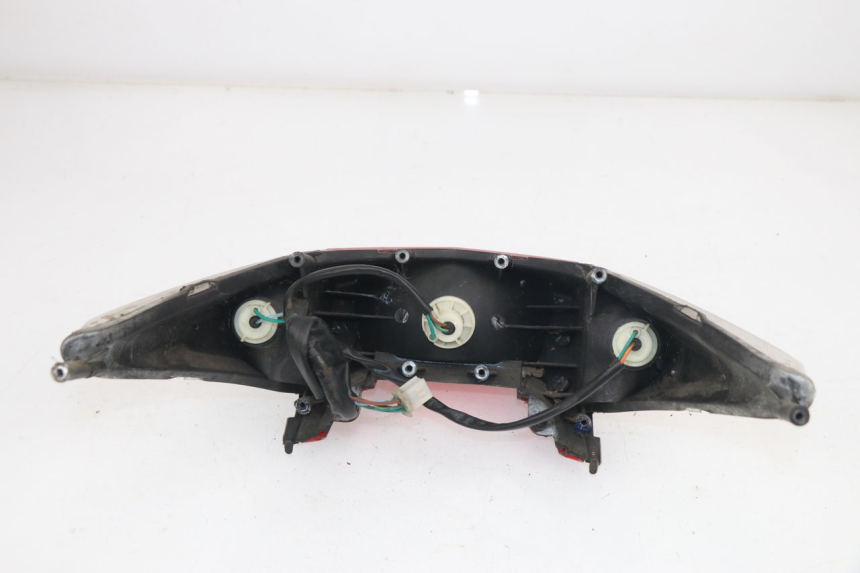 photo de LUZ TRASERA PEUGEOT SUM UP 125 (2008 - 2013) - Detalles de los puntos de fijación