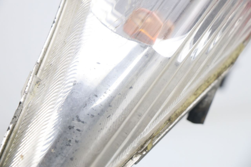 photo de LUZ TRASERA PEUGEOT SUM UP 125 (2008 - 2013) - Estado de la superficie y material