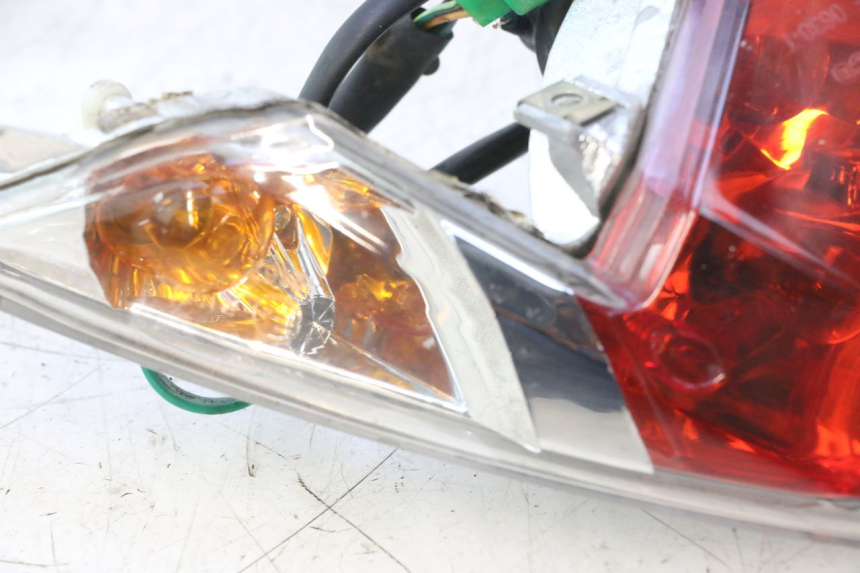 photo de LUZ TRASERA KYMCO SUPER 8 2T 50 (2007 - 2013) - Características distintivas