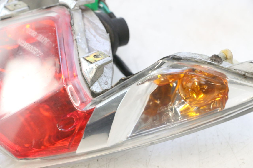 photo de LUZ TRASERA KYMCO SUPER 8 2T 50 (2007 - 2013) - Zoom sobre los componentes
