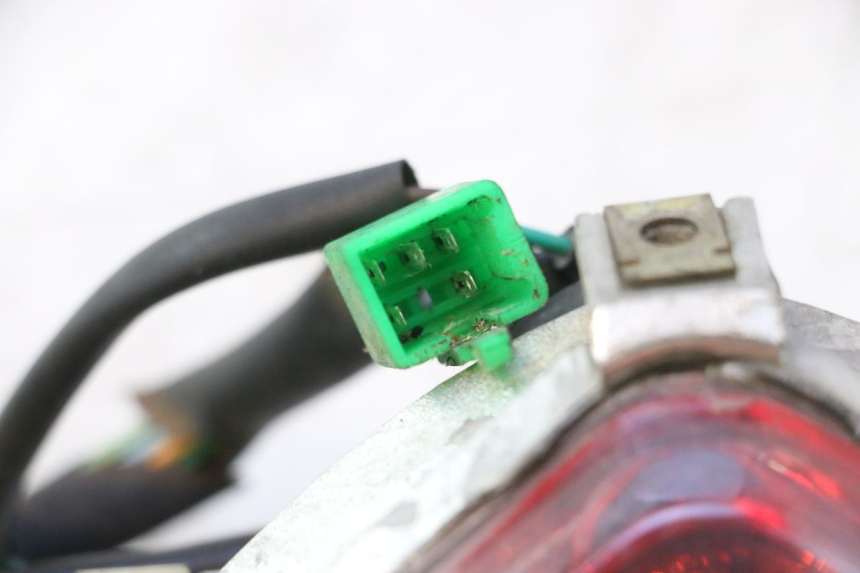 photo de LUZ TRASERA KYMCO SUPER 8 2T 50 (2007 - 2013) - Estado de la superficie y material