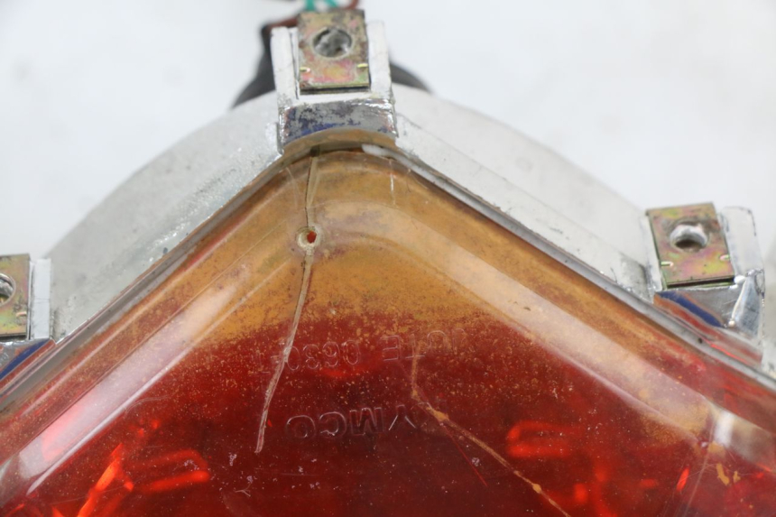 photo de LUZ TRASERA KYMCO SUPER 8 4T 50 (2018 - 2020) - Detalles de los puntos de fijación