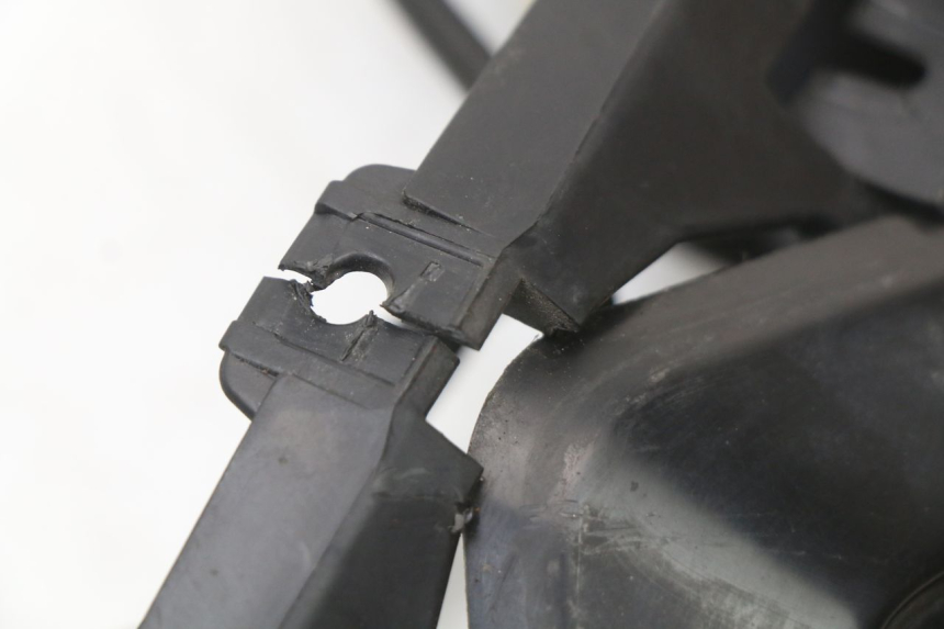 photo de LUZ TRASERA KYMCO SUPER 8 4T 50 (2021 - 2024) - Detalles de los puntos de fijación