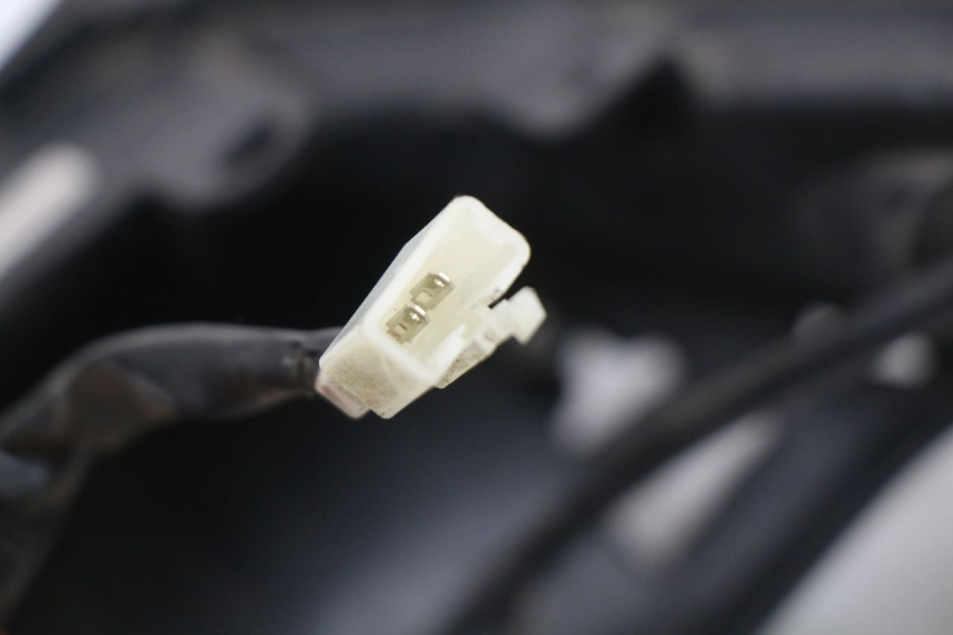 photo de LUZ TRASERA KYMCO SUPER 8 4T 50 (2021 - 2024) - Estado de la superficie y material