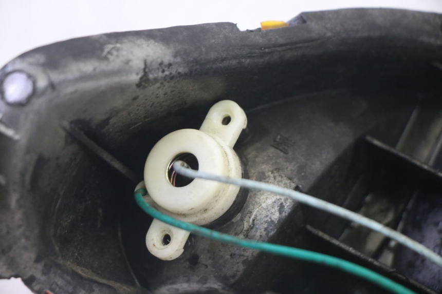 photo de LUZ TRASERA SUKIDA TOP 1 50 (2003 - 2010) - Estado de la superficie y material