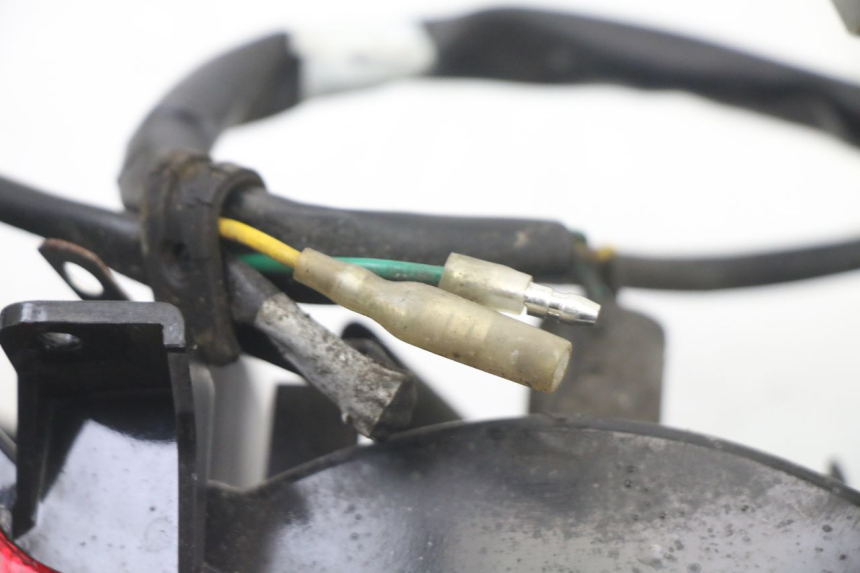 photo de LUZ TRASERA PEUGEOT TWEET 4T 50 (2018 - 2022) - Detalles de los puntos de fijación