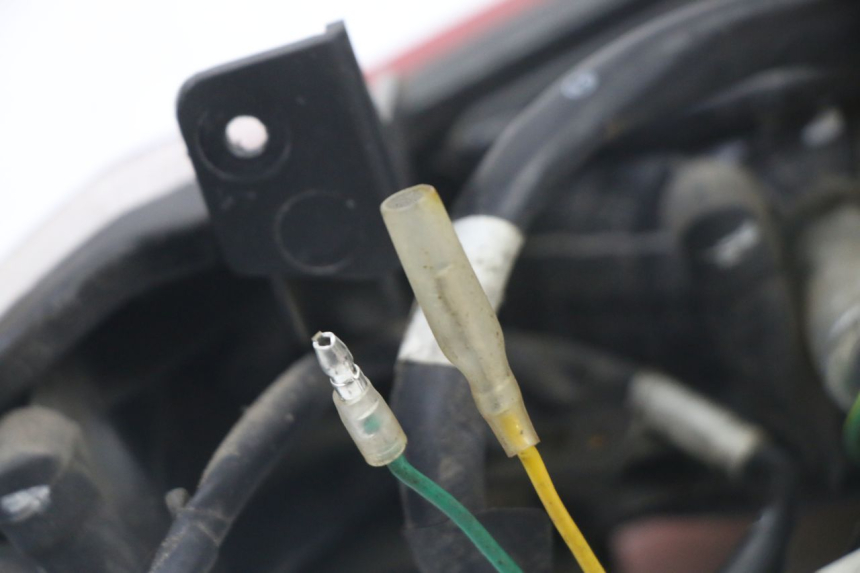 photo de LUZ TRASERA PEUGEOT TWEET PRO CARGO 50 (2018 - 2022) - Detalles de los puntos de fijación