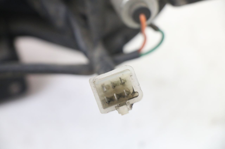 photo de LUZ TRASERA PEUGEOT TWEET PRO CARGO 50 (2018 - 2022) - Estado de la superficie y material