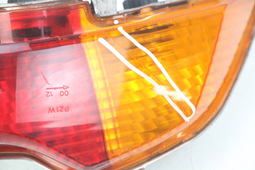 photo de LUZ TRASERA SUZUKI UH BURGMAN 125 (2002 - 2006) - Detalles de los puntos de fijación