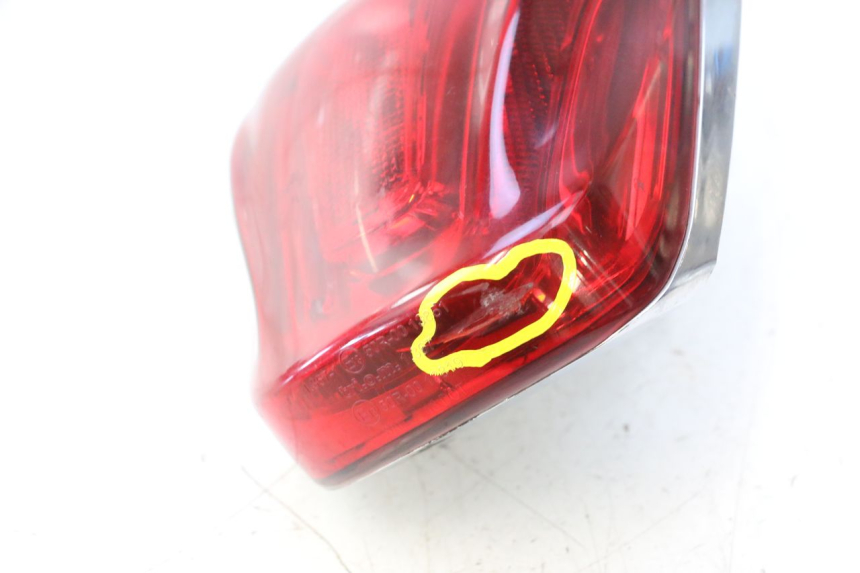 photo de LUZ TRASERA PIAGGIO VESPA PRIMAVERA 2T 50 (2013 - 2018) - Detalles de los puntos de fijación