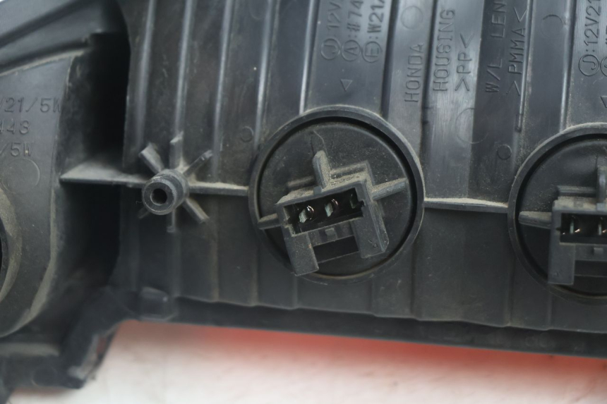 photo de LUZ TRASERA HONDA VFR FI RC46 800 (1998 - 2001) - Marcados y referencias originales