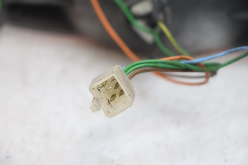 photo de LUZ TRASERA PEUGEOT VIVACITY 50 (1998 - 2003) - Detalles de los puntos de fijación