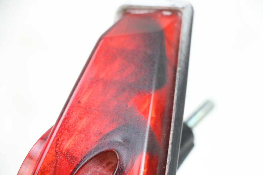 photo de LUZ TRASERA DAELIM VJ ROADWIN FI 125 (2008 - 2017) - Detalle de la pieza