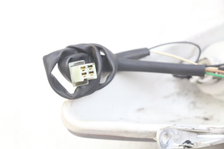 photo de LUZ TRASERA YAMAHA XMAX X-MAX 125 (2006 - 2009) - Estado de la superficie y material