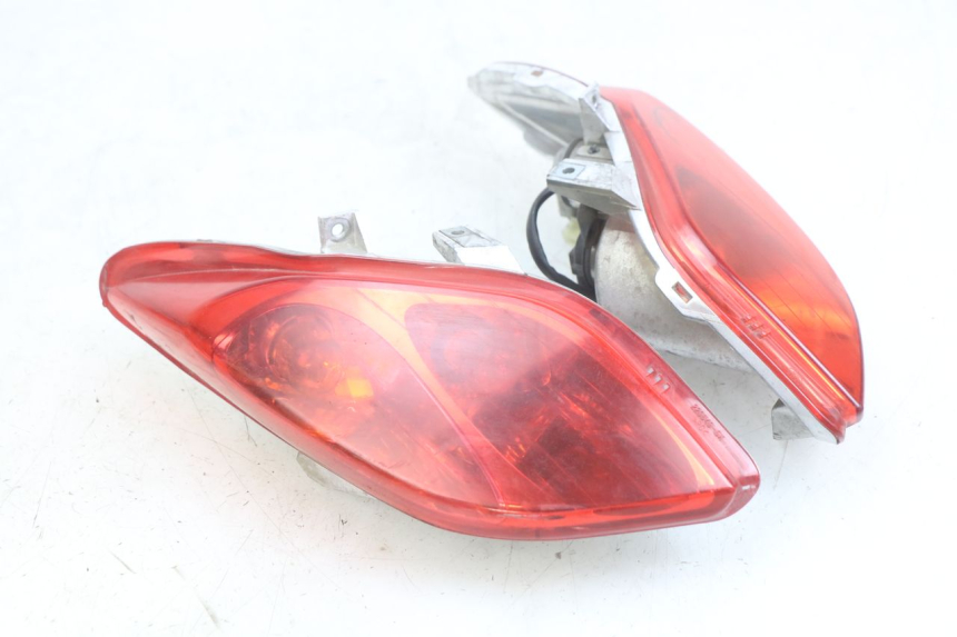 photo de LUZ TRASERA YAMAHA X-MAX XMAX 125 (2010 - 2013) - Detalles de los puntos de fijación
