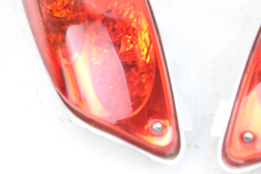 photo de LUZ TRASERA YAMAHA XMAX X-MAX 125 (2006 - 2009) - Inspección visual detallada