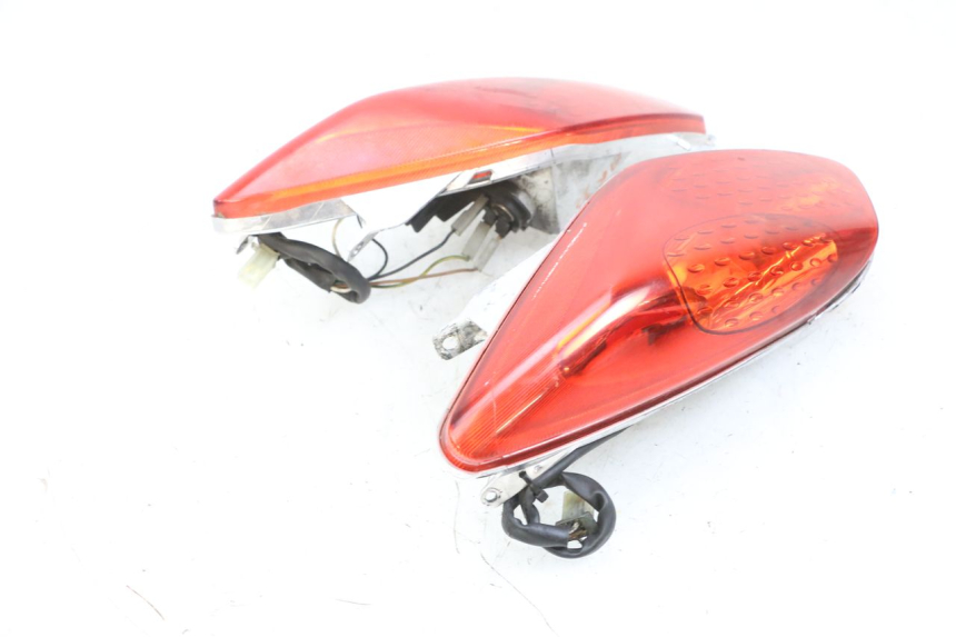 photo de LUZ TRASERA YAMAHA XMAX X-MAX 125 (2006 - 2009) - Enfoque en la estructura