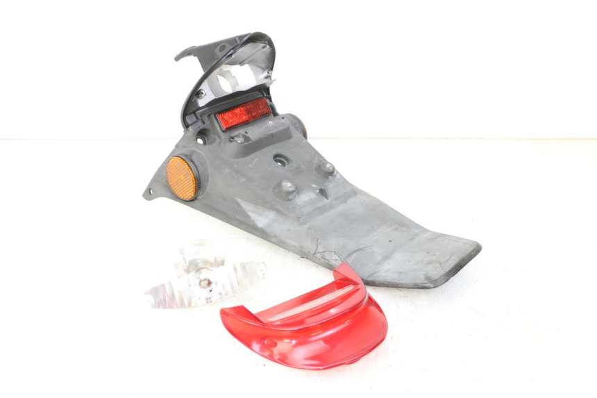 photo de LUZ TRASERA HONDA X8R 50 (1998 - 2003) - Detalles de los puntos de fijación