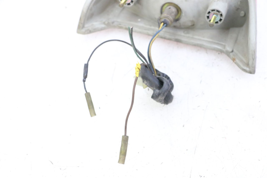 photo de LUZ TRASERA YAMAHA XJN DIVERSION 600 (2000 - 2003) - Detalles de los puntos de fijación