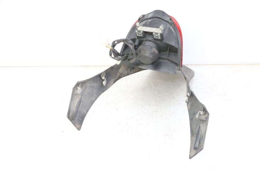 photo de LUZ TRASERA HONDA XLV VARADERO 125 (2000 - 2006) - Primer plano técnico