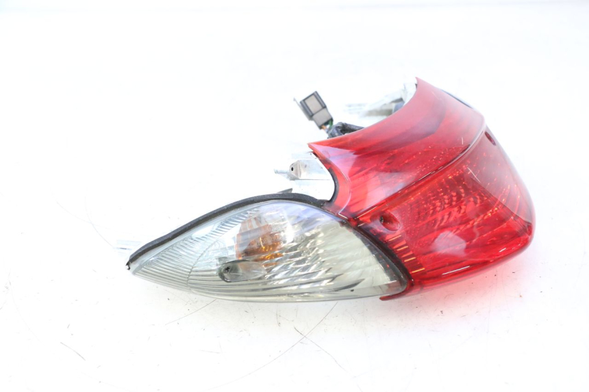 photo de LUZ TRASERA HONDA XLV VARADERO 125 (2007 - 2012) - Primer plano de alta resolución