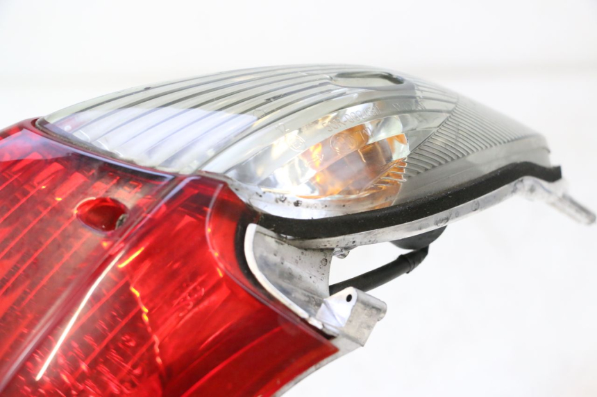 photo de LUZ TRASERA HONDA XLV VARADERO 125 (2007 - 2012) - Primer plano técnico