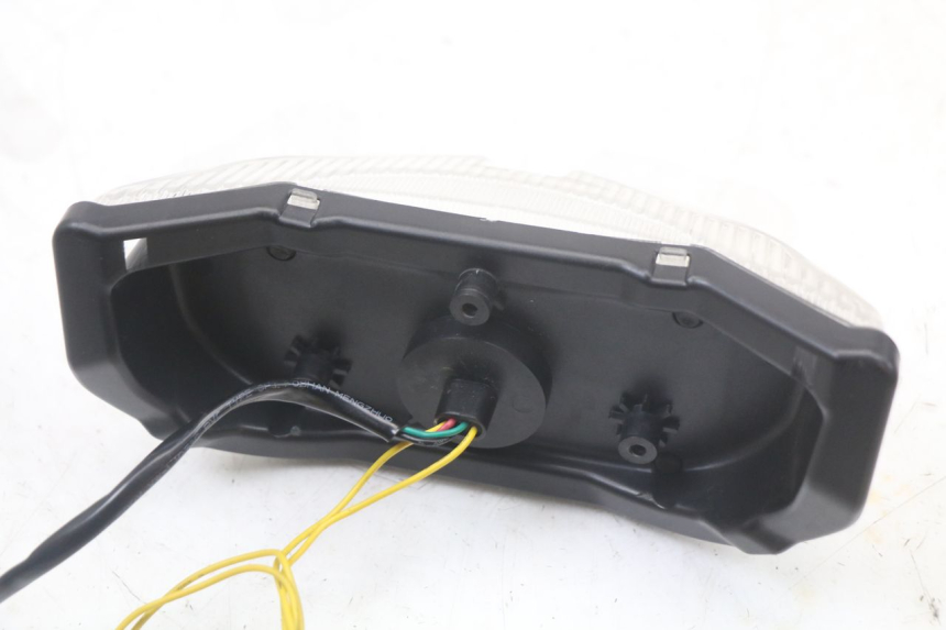 photo de LUZ TRASERA YAMAHA FZ1 FAZER 1000 (2007 - 2009) - Estado de la superficie y material
