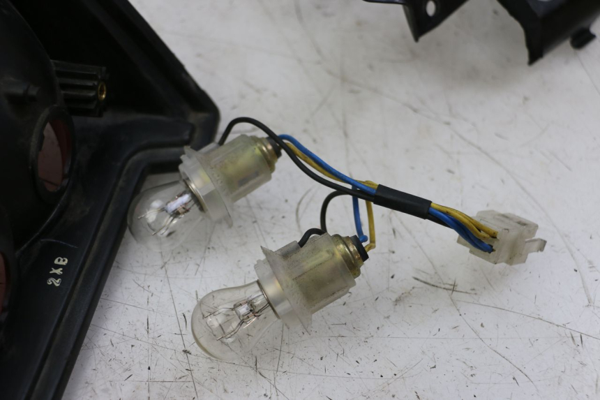 photo de LUZ TRASERA YAMAHA FZS FAZER 600 (2001 - 2003) - Vista general del producto