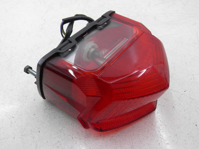 photo de LUZ TRASERA YAMAHA TDM 900 (2004 - 2006) - Otra perspectiva